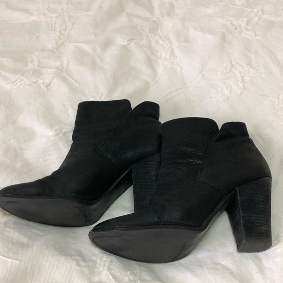 Vince Canute Pebbled Leather Black Booties - Picture 2 of 3